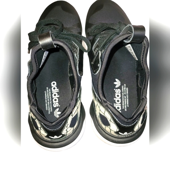 Addias Tubular Running Shoes - Picture 7 of 12